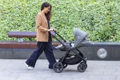 Joie Combi Kinderwagens * Signature Kinderwagen Finiti Ebony