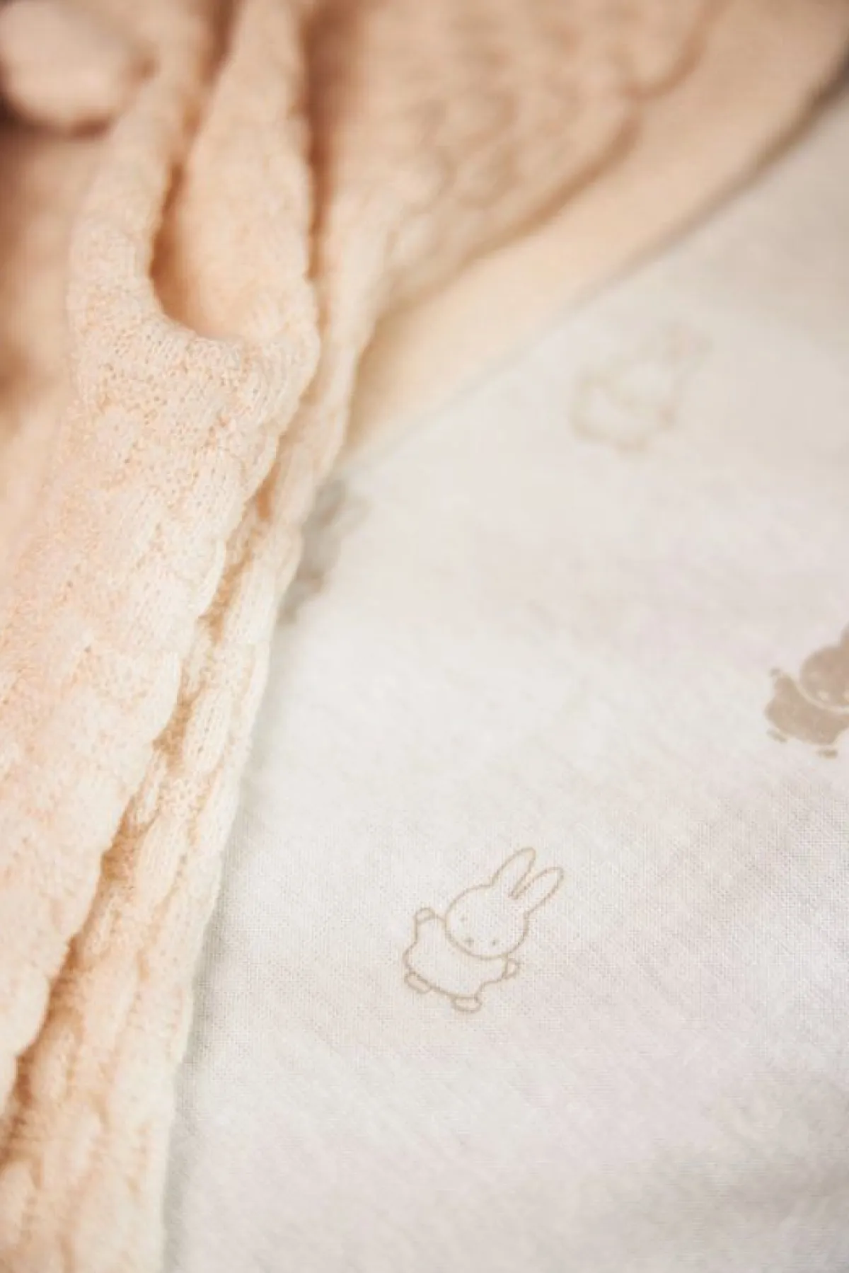 Jollein Bedtextiel * Hoeslaken Ledikant Nijntje Happy Miffy Nougat Zand