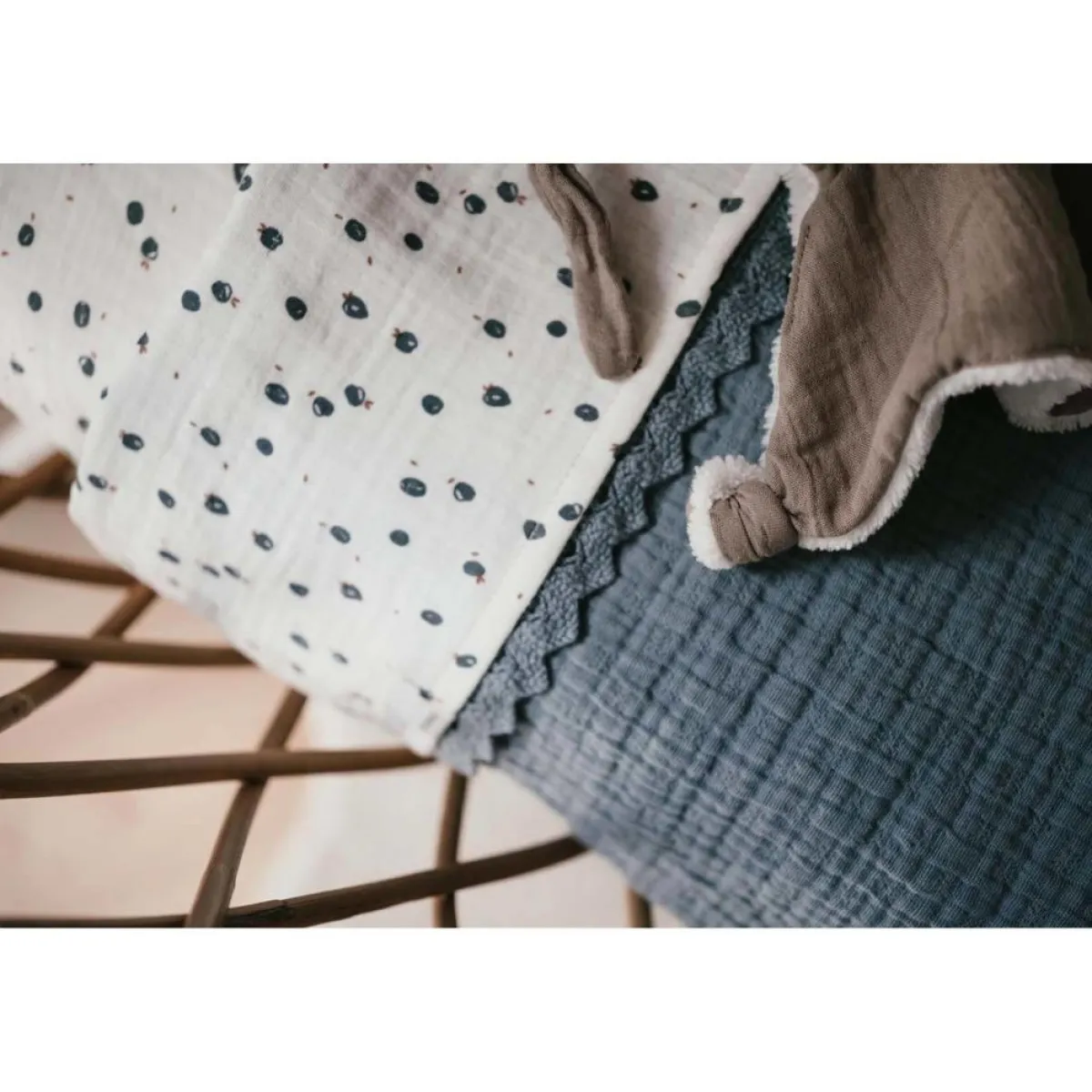 Koeka Bedtextiel * Ledikantdeken Lace Elba Bluestone Blauw