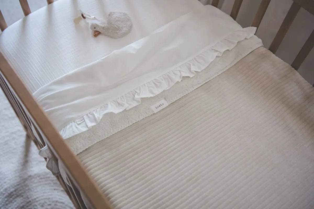 Koeka Bedtextiel * Ledikantdeken Vik Teddy Sand Zand