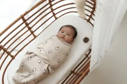 Meyco Inbakerdoeken|Bedtextiel * SwaddleMe Inbakerdoek Penguin Soft Sand 0-3 mnd Zand