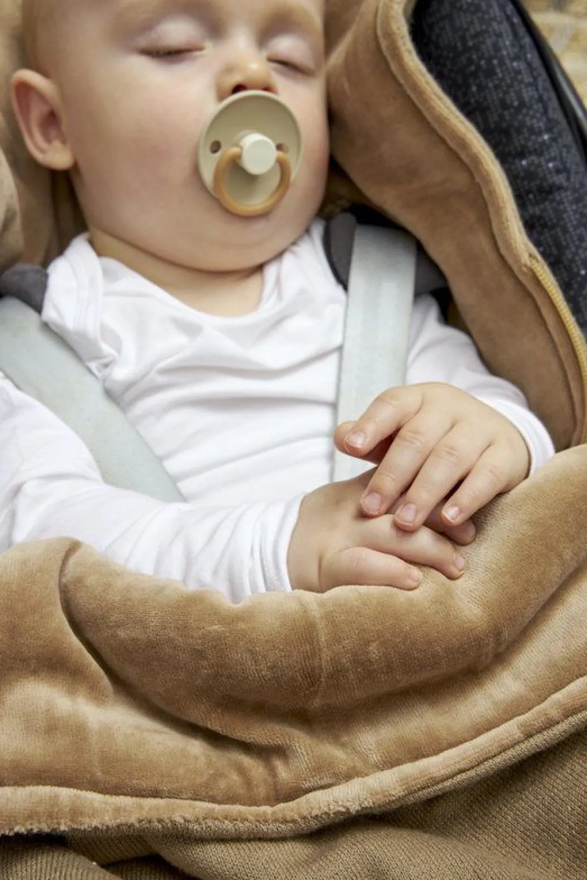 Meyco Baby Autostoel|Bedtextiel * Voetenzak Autostoel Basic Knit Taupe