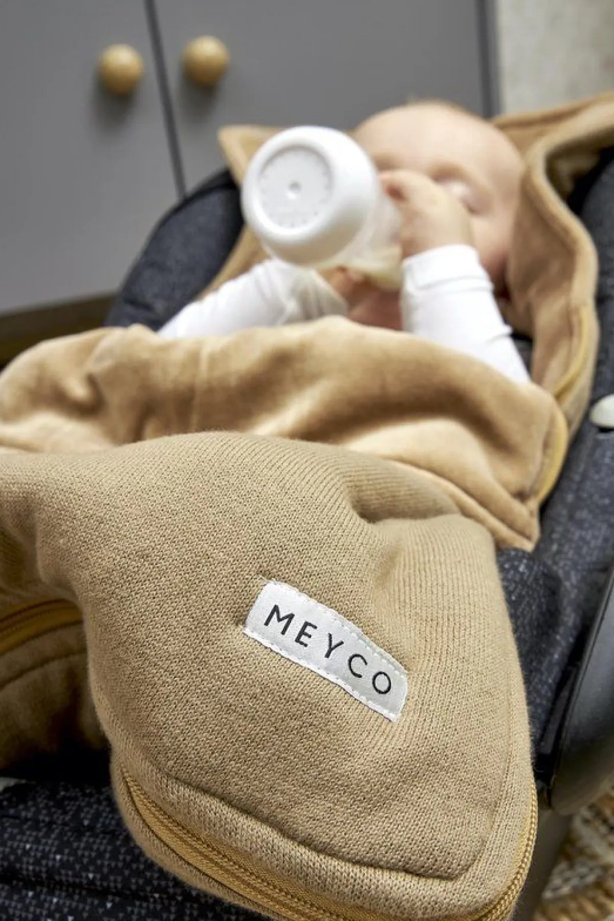 Meyco Baby Autostoel|Bedtextiel * Voetenzak Autostoel Basic Knit Taupe