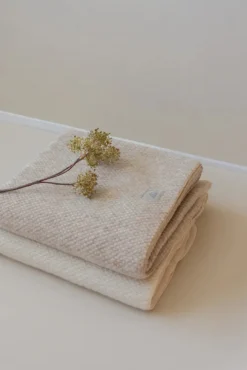 Nanami Bedtextiel * Ledikantdeken Volume Wol Naturel