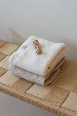 Nanami Bedtextiel * Ledikantdeken Volume Wol Naturel