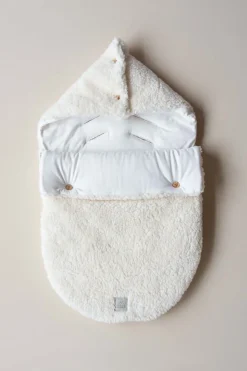 Nanami Baby Autostoel * Voetenzak Teddy Off White Wit