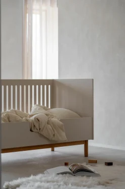 Quax Ledikanten|Peuterbedden * Doorgroeiledikant Mood Clay 70 x 140 Beige