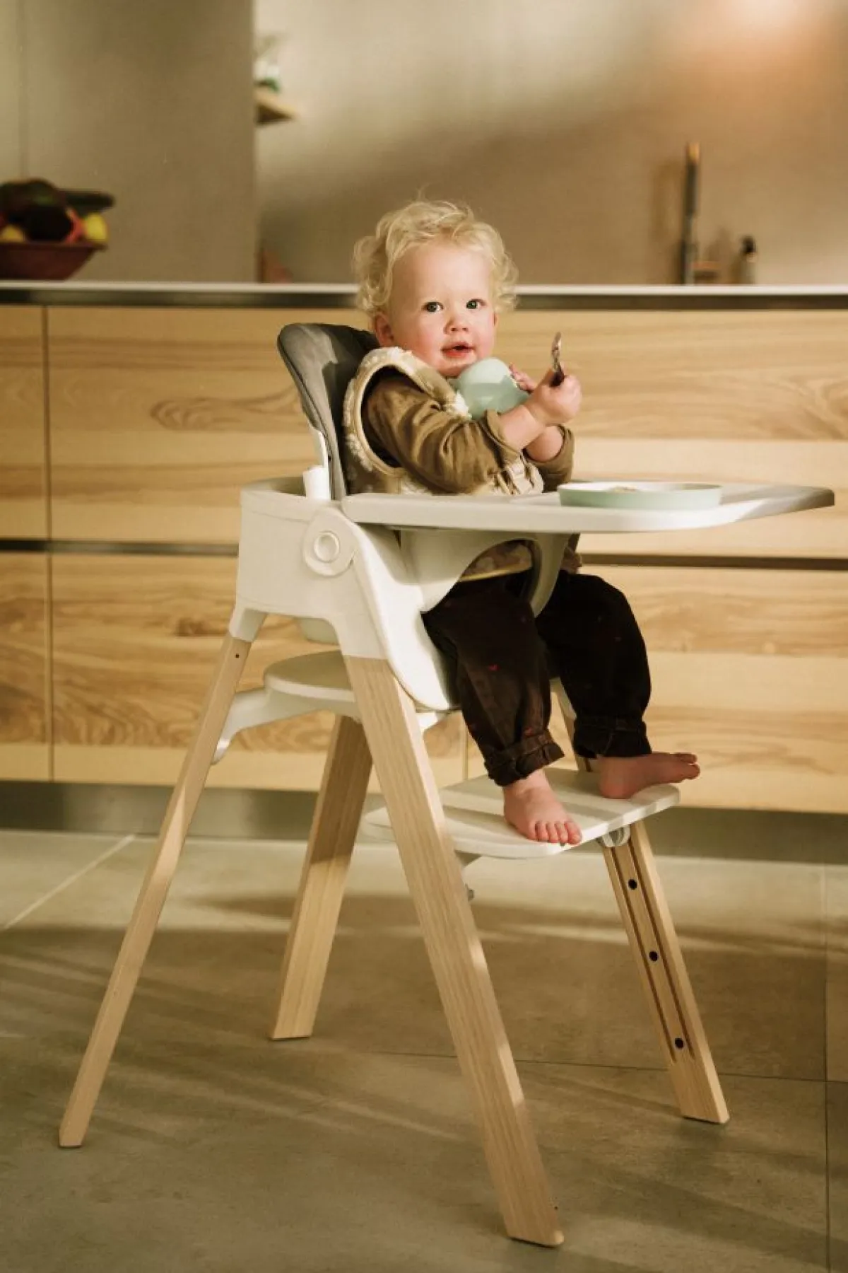 Stokke Meegroeistoelen * Steps Stoel Complete Set met Babyset en Tray – White/Natural Naturel
