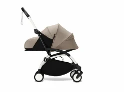 Stokke Combi Kinderwagens|Compacte Kinderwagens * YOYO³ Kinderwagen Compleet met 0+ Newborn Pack Taupe – White Frame Bruin