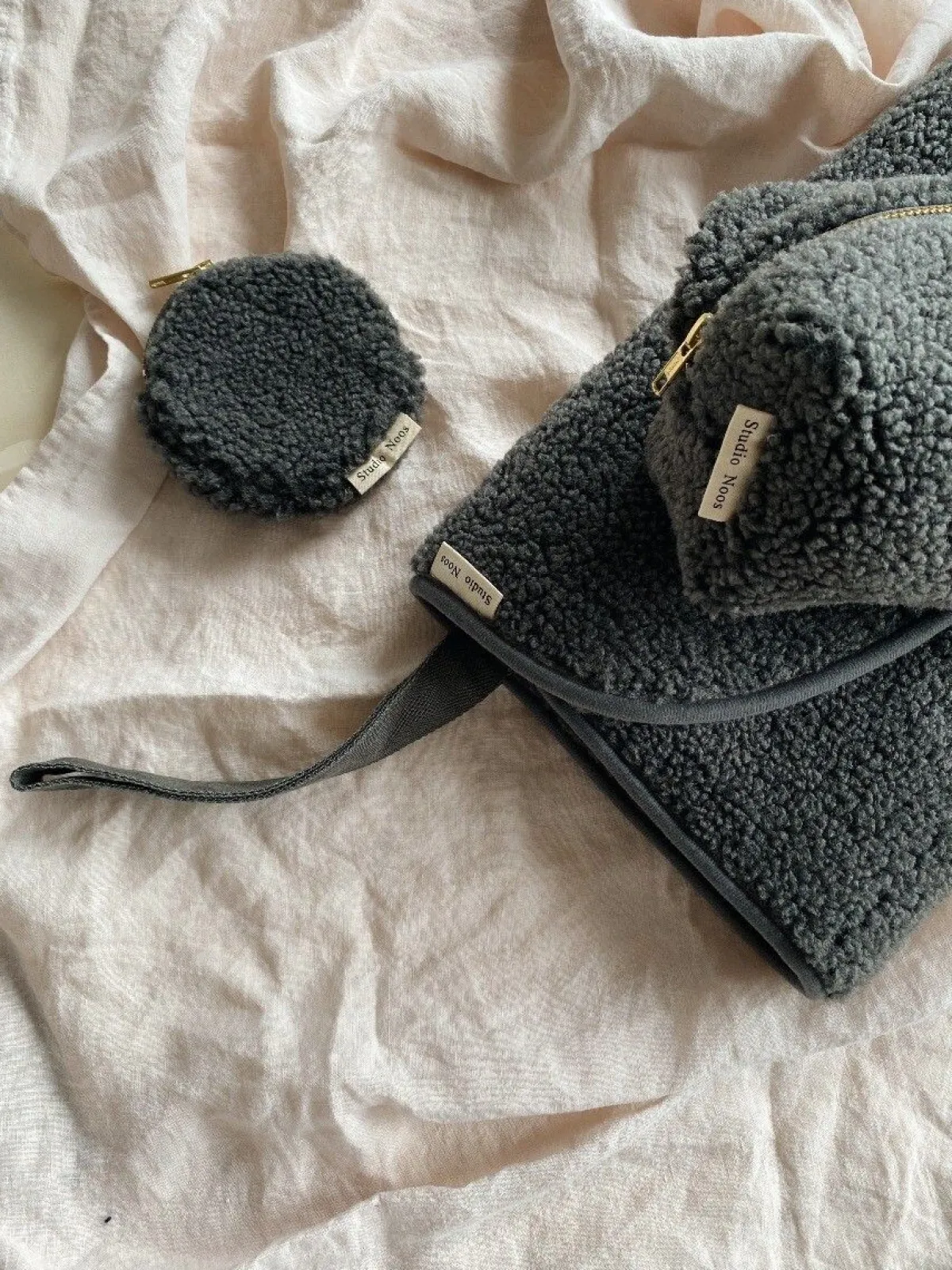 Studio Noos Verzorgingstassen * Chunky Teddy Toilettas Dark Grey Grijs