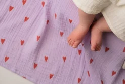 Studio Noos Wikkeldoeken * Swaddle Hearts Lilac 120 x 120 Paars