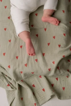 Studio Noos Wikkeldoeken * Swaddle Hearts Sage Green 120 x 120 Groen