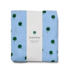 Studio Noos Wikkeldoeken * Swaddle Light Blue Clover 120 x 120 Blauw