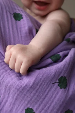 Studio Noos Wikkeldoeken * Swaddle Purple Clover 120 x 120 Paars