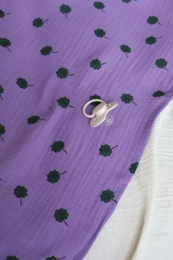 Studio Noos Wikkeldoeken * Swaddle Purple Clover 120 x 120 Paars