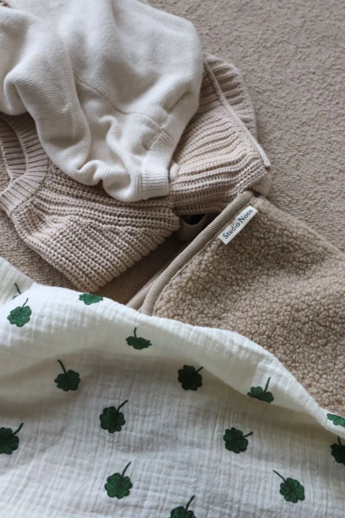 Studio Noos Hydrofiel Luiers * Swaddle White Clover 70 x 70 Wit