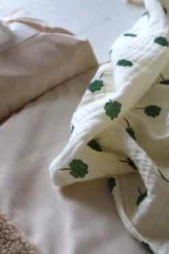 Studio Noos Wikkeldoeken * Swaddle White Clover 120 x 120 Wit